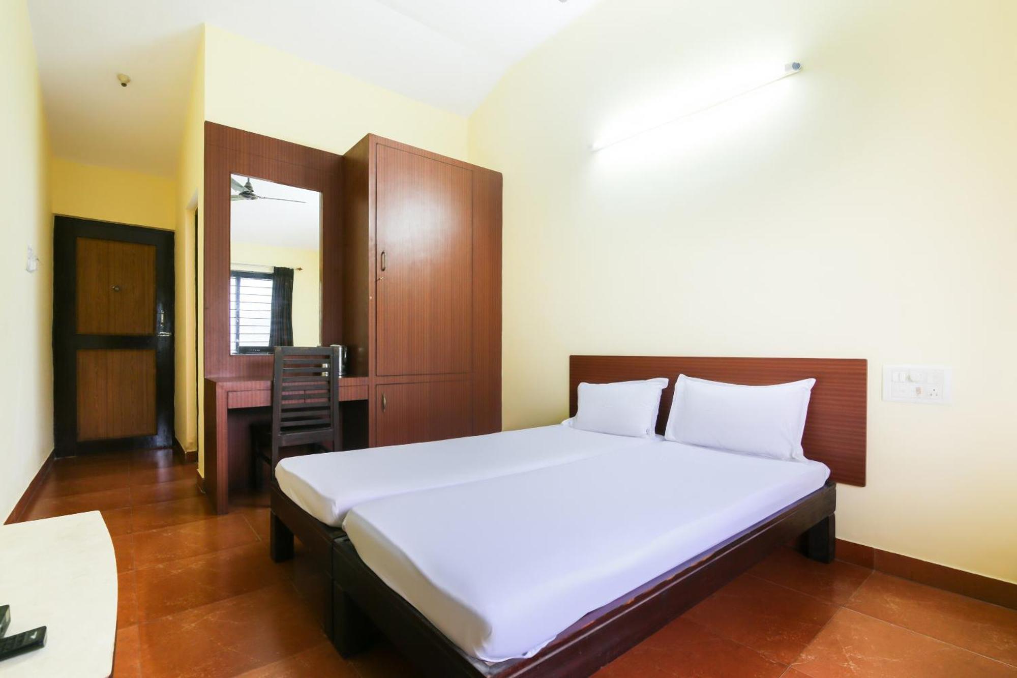 Hotel O Raviraj Classic Cana Ngoại thất bức ảnh